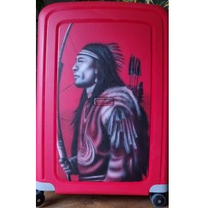 Airbush indiaan op een reiskoffer